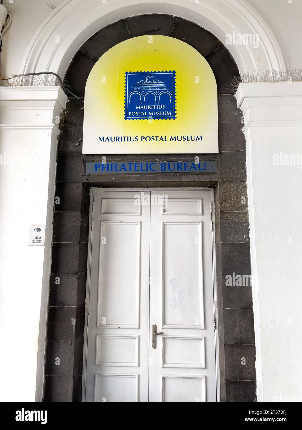 Entrée et logo du Musée postal de Maurice Bureau philatélique avec timbre Blue Mauritius, Port Louis, Maurice Banque D'Images
