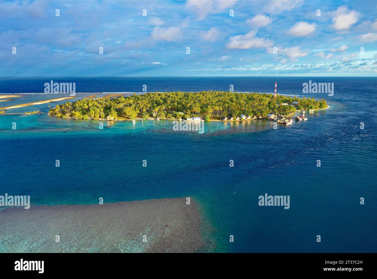 Vue aérienne, Front South Pass, South Channel, site de plongée spectaculaire, Back Tetamanu Village, île de Tetamanu, atoll de Fakarava, archipel des Tuamotu Banque D'Images