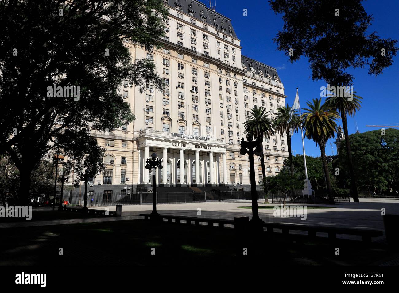Le bâtiment Libertador (Edificio Libertador) abritant le ministère de la Défense à Buenos Aires, Argentine, Banque D'Images