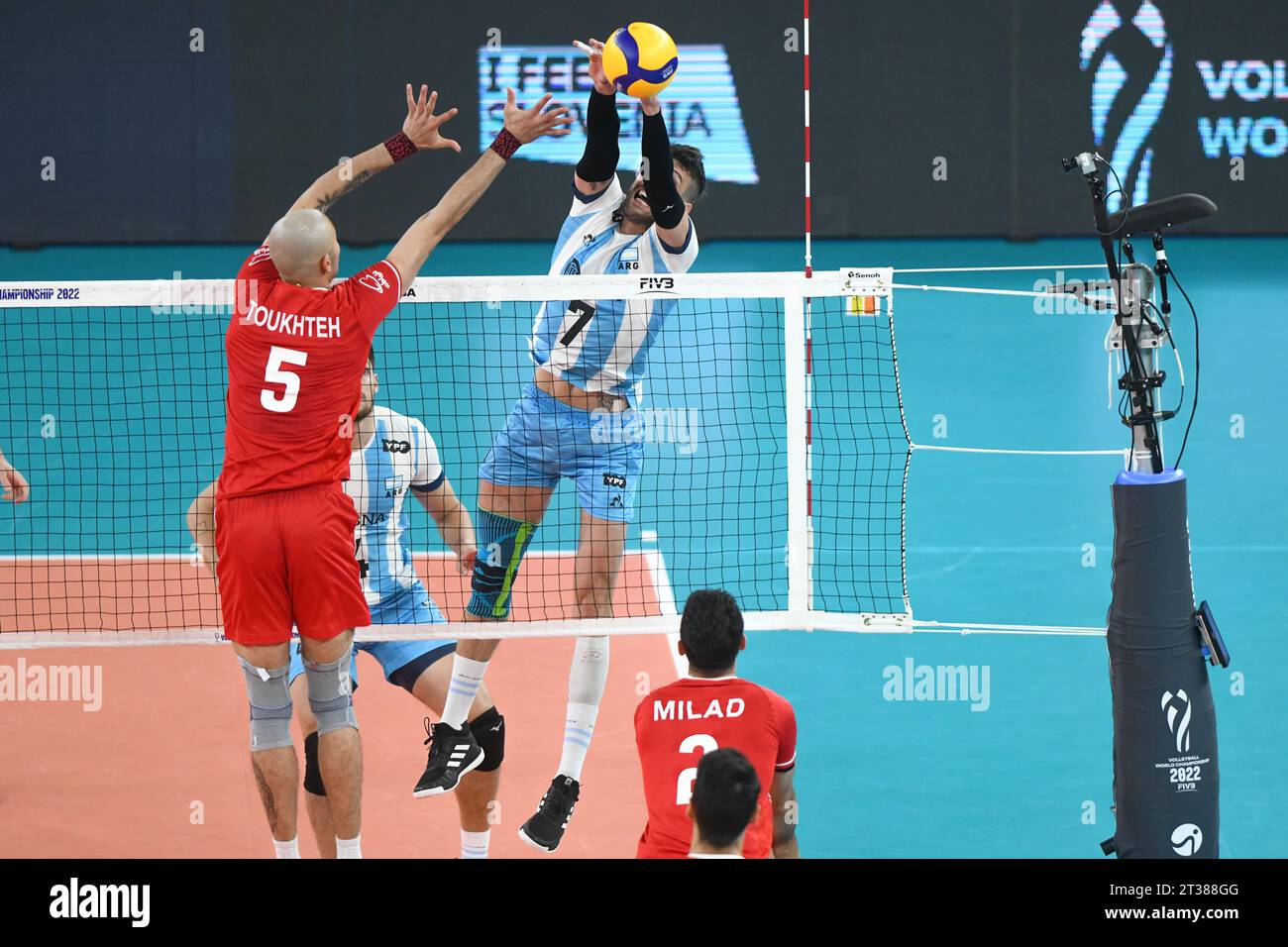 Facundo Conte (Argentine), Amir Hossein Toukhteh (Iran). Championnat du monde de volleyball 2022. Banque D'Images