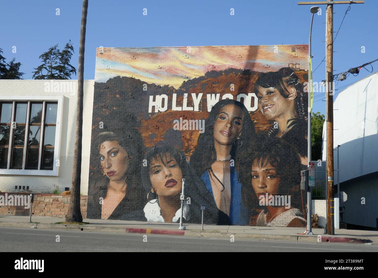 Los Angeles, Californie, États-Unis 23 octobre 2023 les chanteuses Amy Winehouse, Selena, Aaliyah, Whitney Houston et Lisa ÒLeft EyeÓ Lopes Street Art mural sur Sunset Blvd le 23 octobre 2023 à Los Angeles, Californie, États-Unis. Photo de Barry King/Alamy stock photo Banque D'Images