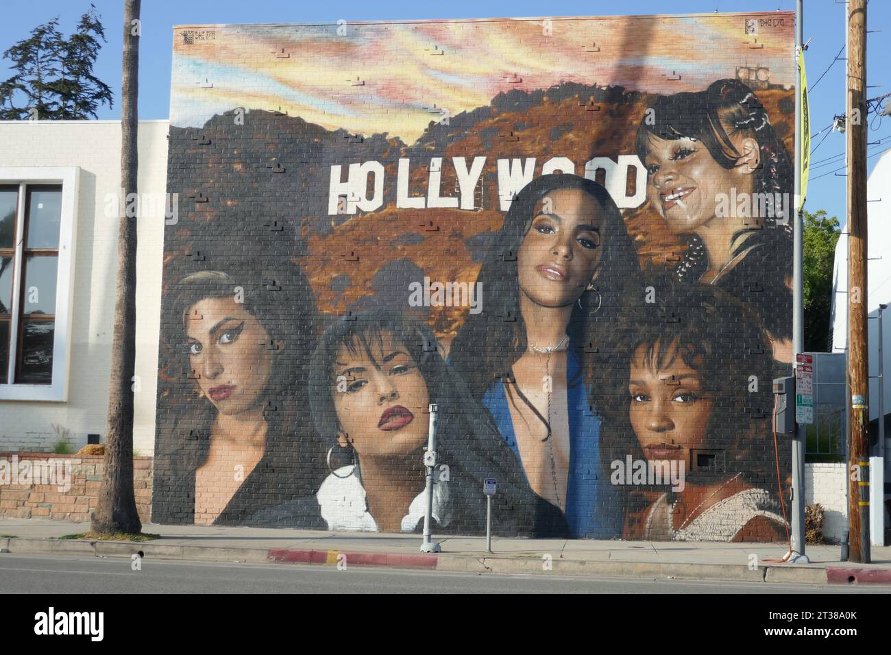 Los Angeles, Californie, États-Unis 23 octobre 2023 les chanteuses Amy Winehouse, Selena, Aaliyah, Whitney Houston et Lisa ÒLeft EyeÓ Lopes Street Art mural sur Sunset Blvd le 23 octobre 2023 à Los Angeles, Californie, États-Unis. Photo de Barry King/Alamy stock photo Banque D'Images