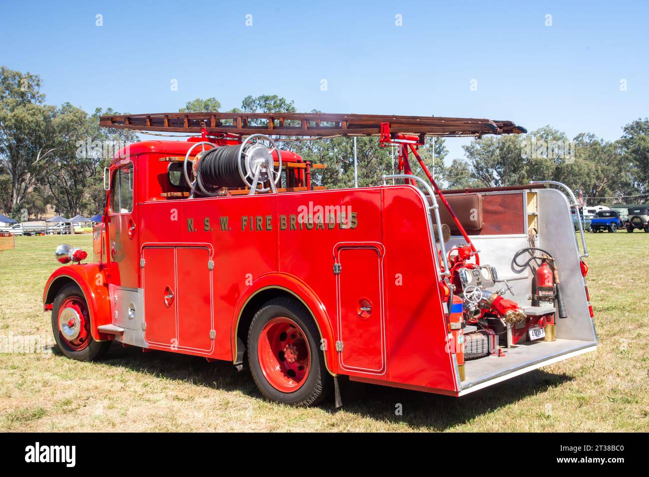 Camion vintage Dennis Fire Engine exposé à une foire de campagne, Dungowan Australie. Banque D'Images