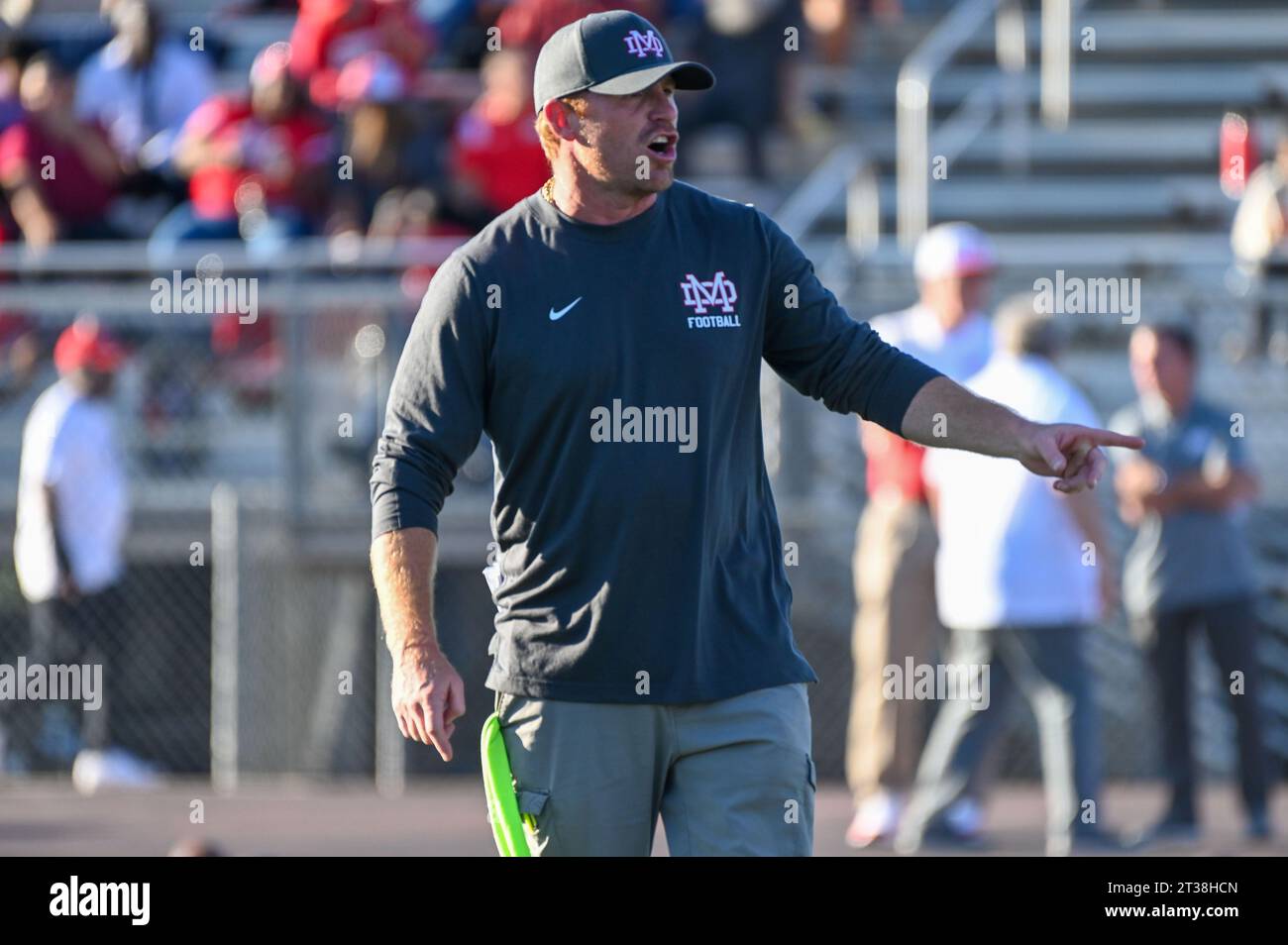 Frank McManus, entraîneur-chef de Mater Dei Monarchs, lors d'un match de football de la section Sud de la CIF au Centennial High School, vendredi 18 août 2023, à Corona, Etalonnage Les Mater Dei Monarchs ont battu les Huskies du Centenaire 28-14. (Dylan Stewart/image du sport) Banque D'Images