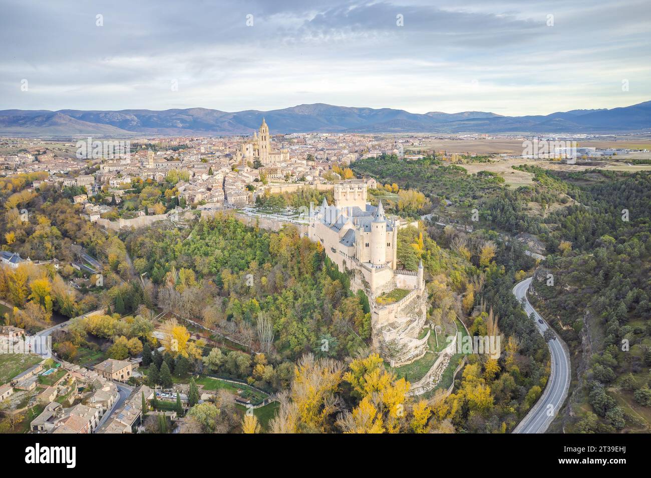 Vue De Dessus De La Vue A rienne Du Ch teau M di val Alcazar De S govie vue-de-dessus-de-la-vue-a-rienne-du-ch-teau-m-di-val-alcazar-de-s-govie