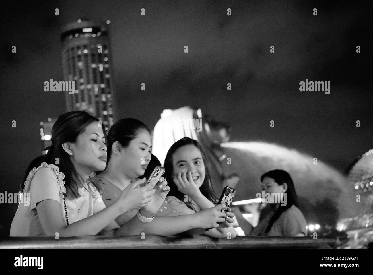 Non exclusif : personnes au Merlion, Marina Bay, Singapour, Asie du Sud-est. Juin 2023.(photo de Javier Vicencio / Eyepix Group) Banque D'Images