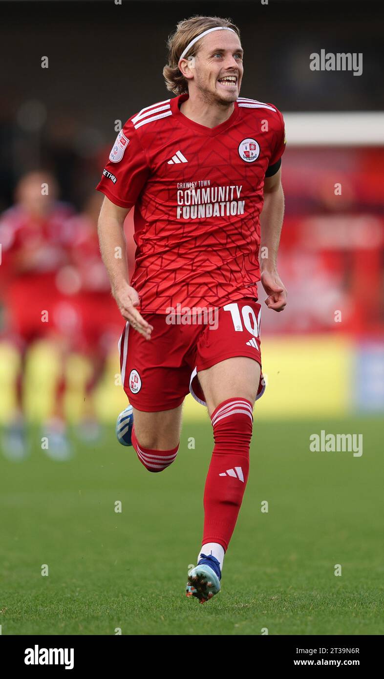 Ronan Darcy de Crawley Town lors du match de l'EFL League Two entre Crawley Town et Crewe Alexandra au Broadfield Stadium de Crawley. 21 octobre 2023 Banque D'Images