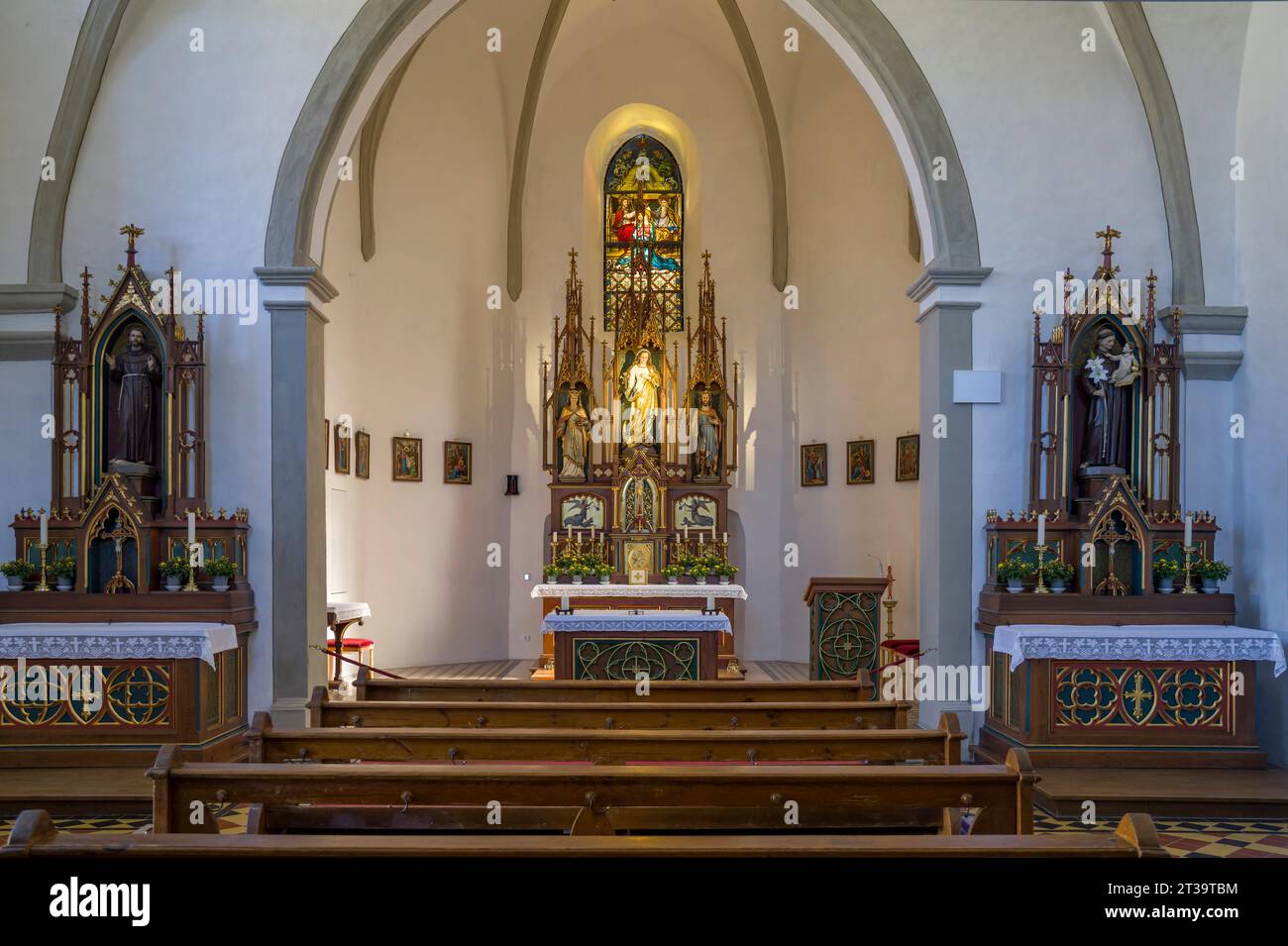 Innenraum der Franziskaner Klosterkirche St. Maria in der Fränkischen Schweiz, Gößweinstein, Bayern, Deutschland | Monastery Church St. Mary interio Banque D'Images