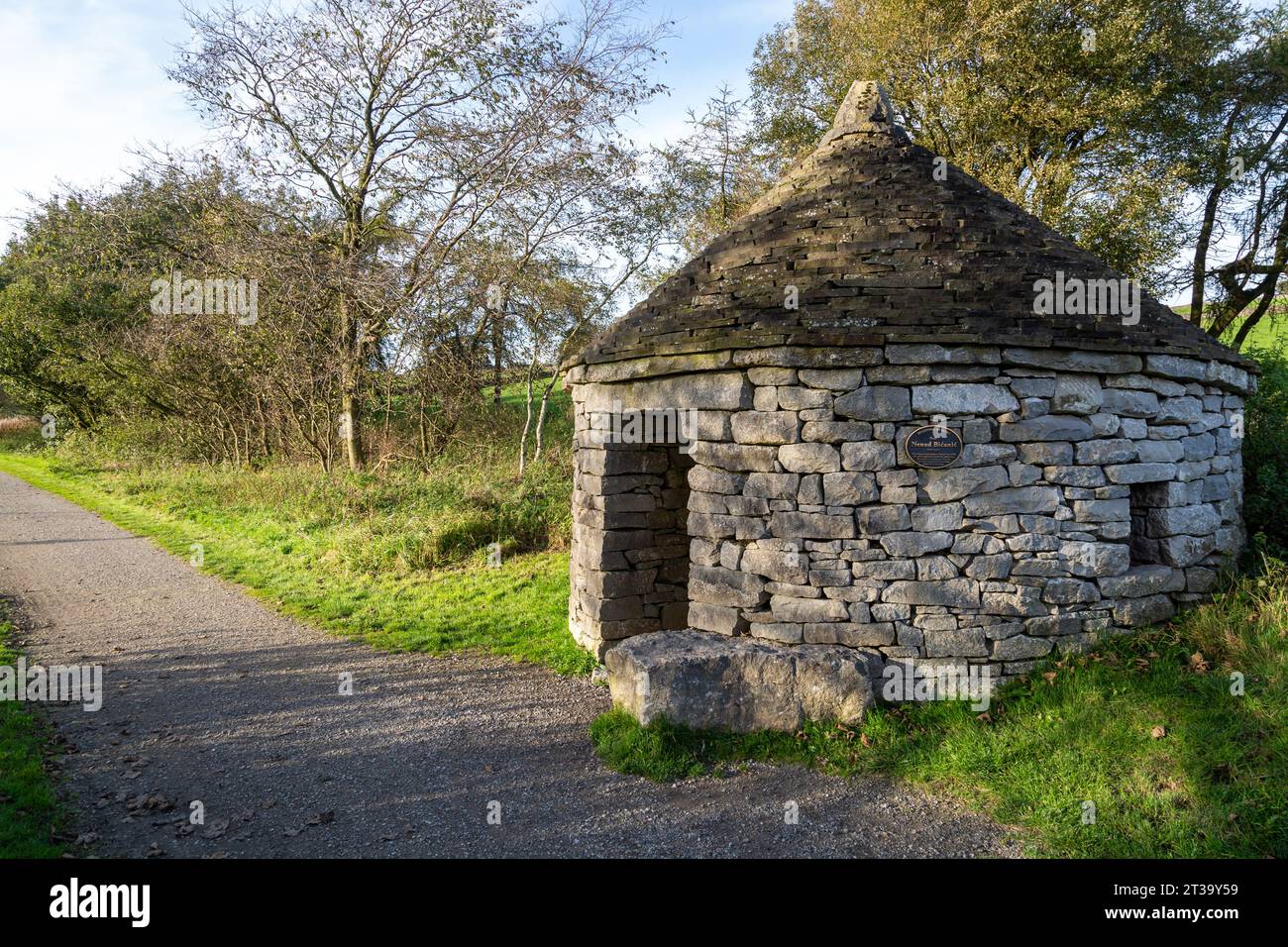 L'abri en pierre d'Istrie à Parsley Hay, sur High Peak Trail qui suit le tracé du chemin de fer Cromford and High Peak Banque D'Images