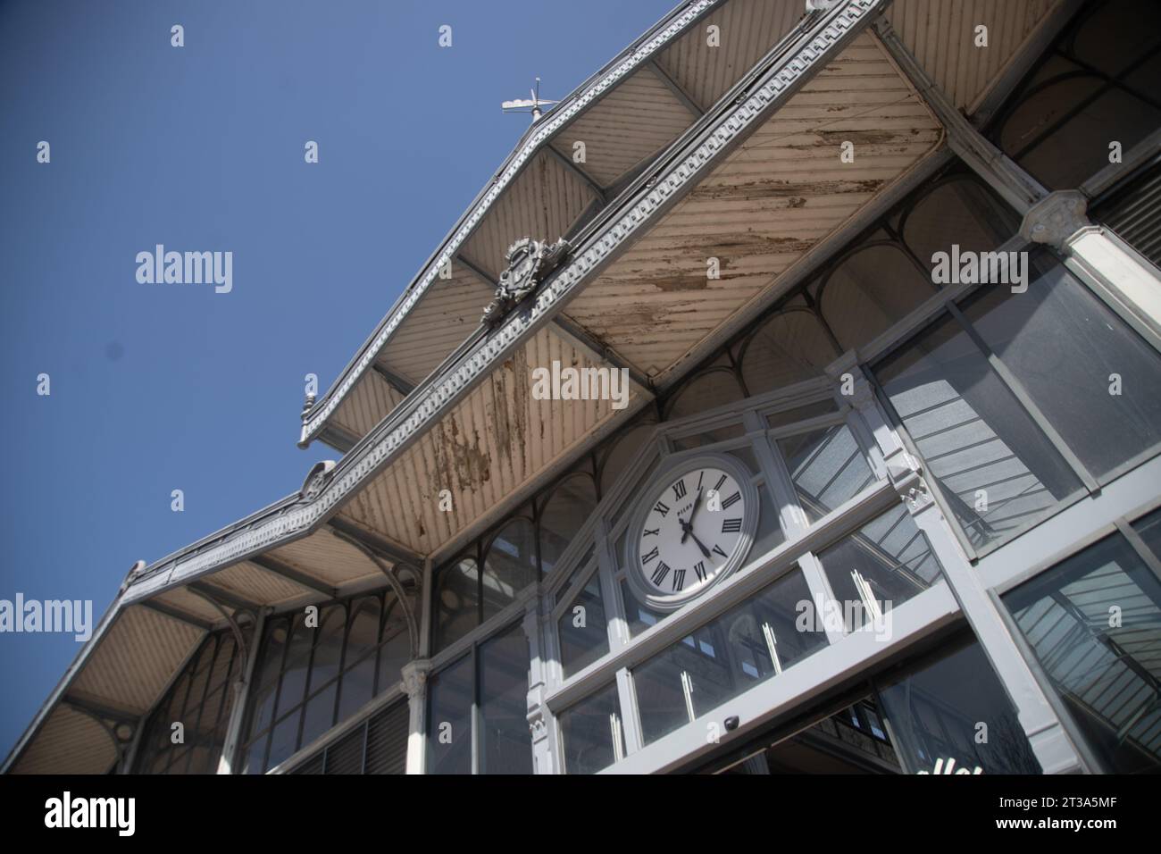 ANGOULEME HALLES MARCHE COUVERT Banque D'Images