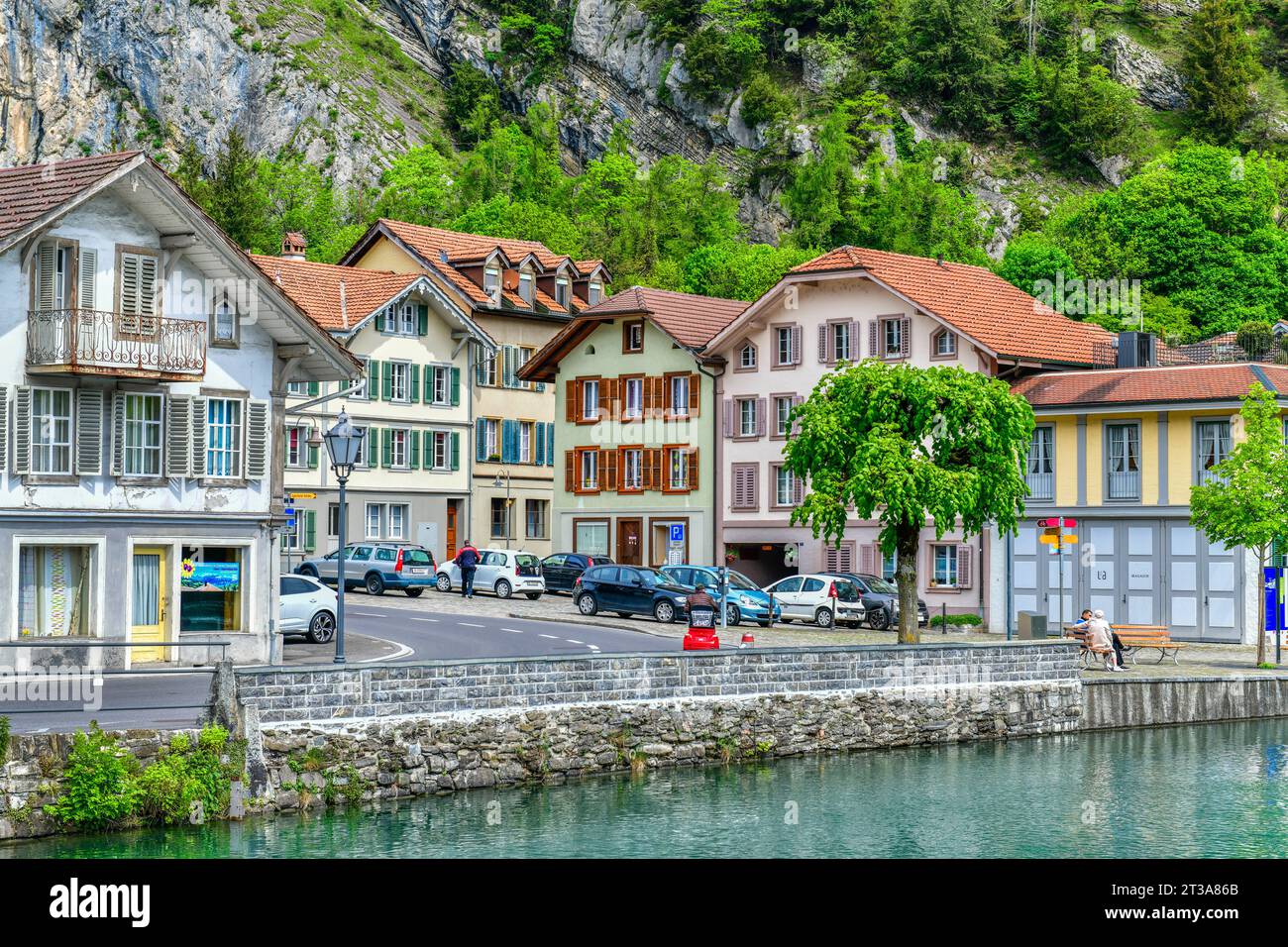 Un beau bâtiment situé dans le centre-ville d'Interlaken, une célèbre station balnéaire en Suisse Banque D'Images