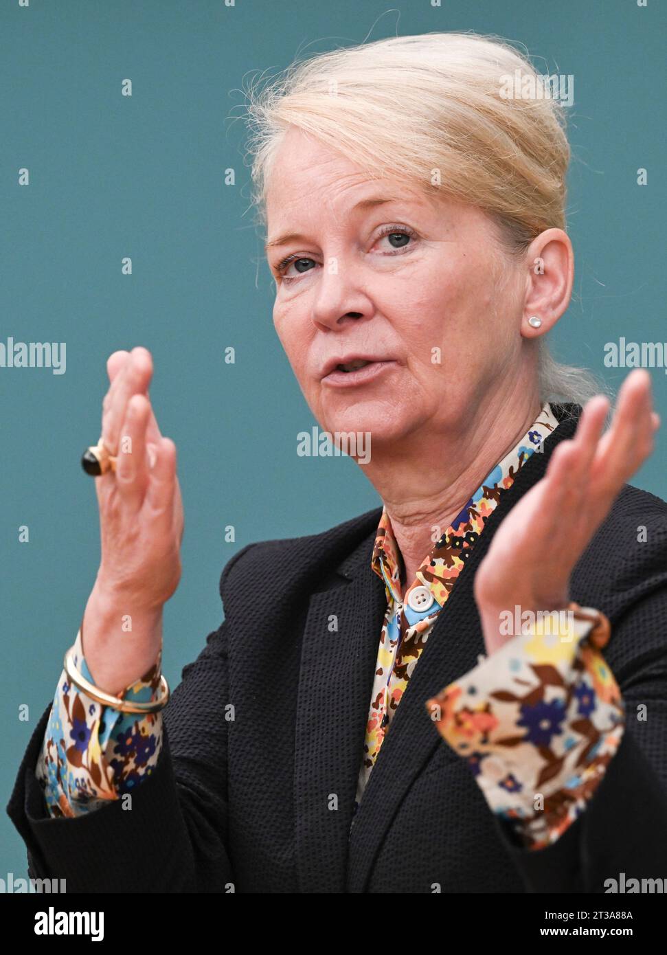 Hausärztliche Praxis - Ortrud Barnautzki + Ludmilla Klingmann Potsdam, Allemagne. 24 octobre 2023. Ortrud Westheider, historienne de