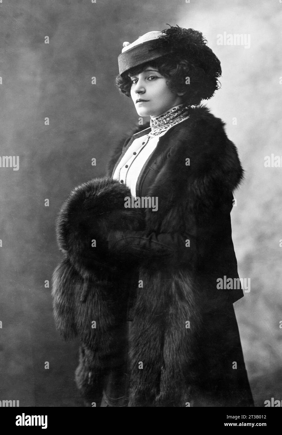 Portrait de la jeune Sidonie-Gabrielle Colette dite Colette (1873 - 1954). Femme française de lettres, actrice et journaliste Banque D'Images