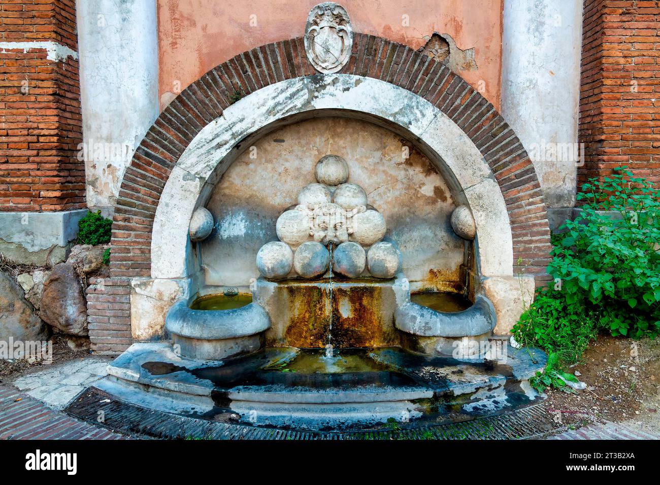 Fontaine à boulets de canon dans la via di Porta Castello, Rome, Italie Banque D'Images