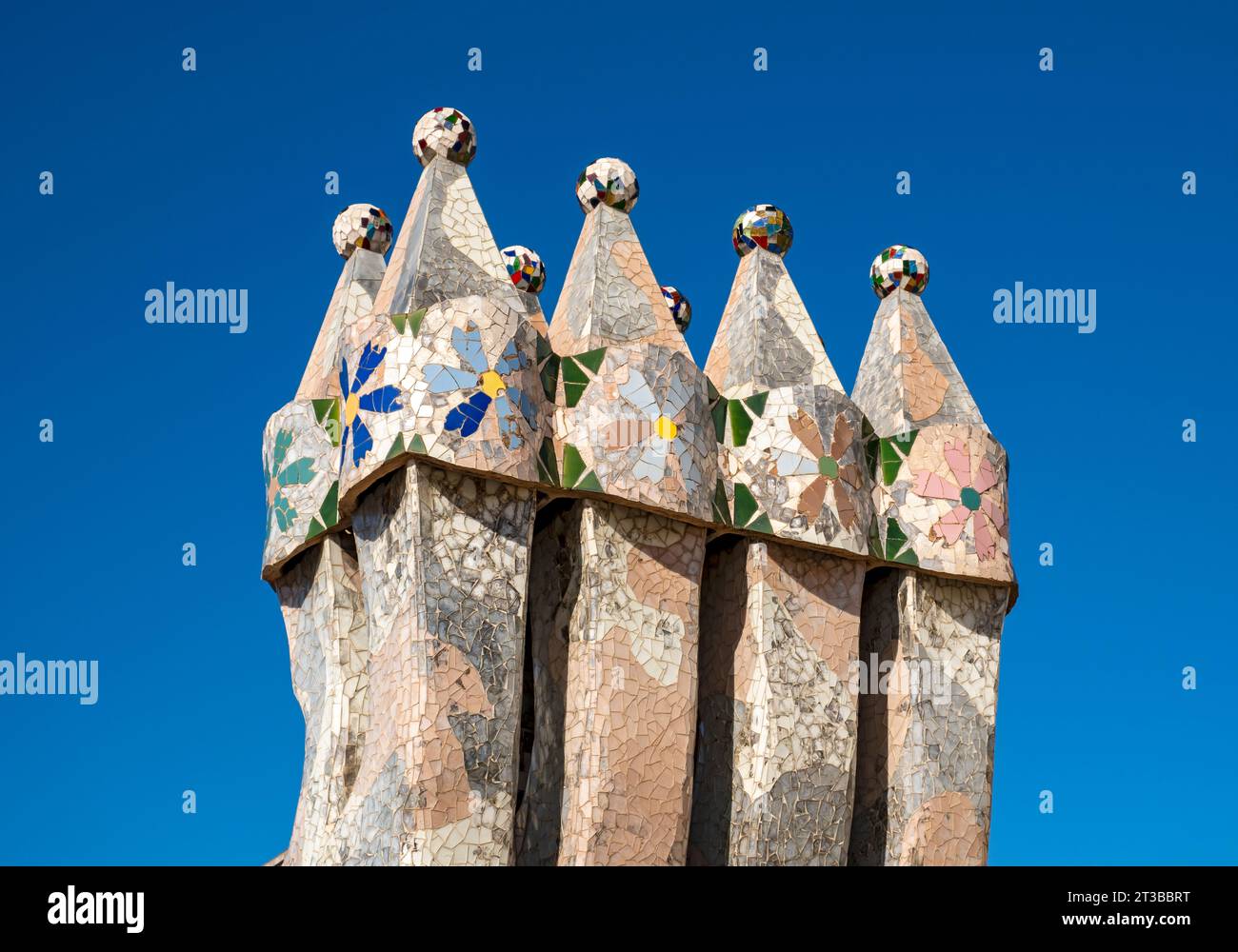 Cheminées sur le toit de Casa Batllo par Antoni Gaudi, Barcelone, Espagne Banque D'Images