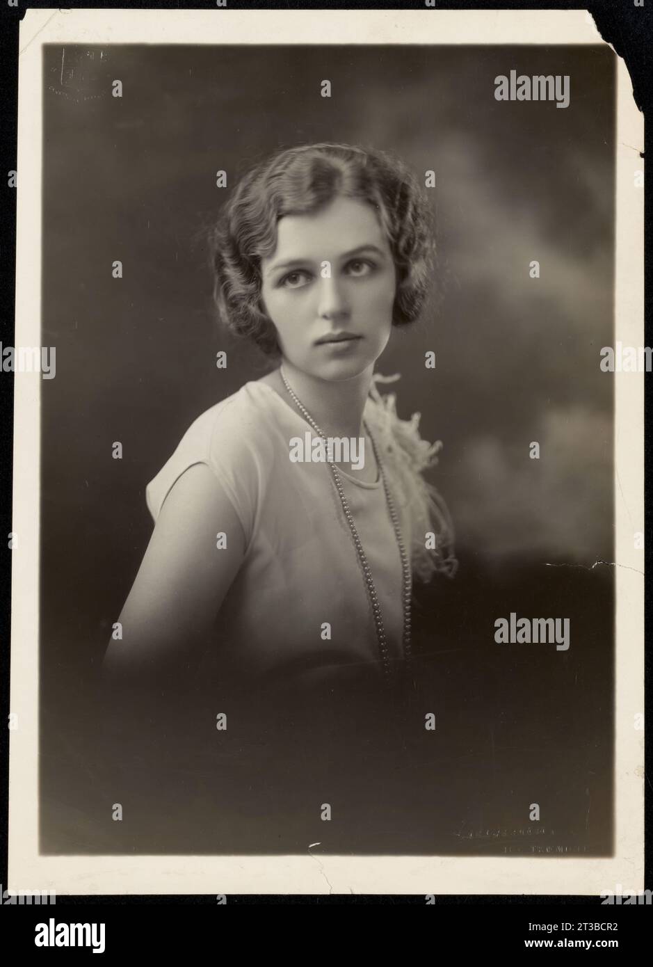 Mlle Madeleine Hart Brown, fille de M. et Mme James A. Brown du 437 Cambridge St., Allston deviendra l'épouse de M. Francis J. Ryan du 26 Asticcu Rd. Jamaica Plain à une messe nuptiale le 19 septembre à neuf heures du matin à St. L'église d'Anthony, Allston. Mlle Brown est diplômée de l'école de Miss Wheelock, promotion de 1922 ans et M. Ryan est diplômé de Harvard, promotion de 1924 ans. M. et Mme Ryan résideront au 11 Burwell Rd., West Roxbury, Massachusetts. Banque D'Images