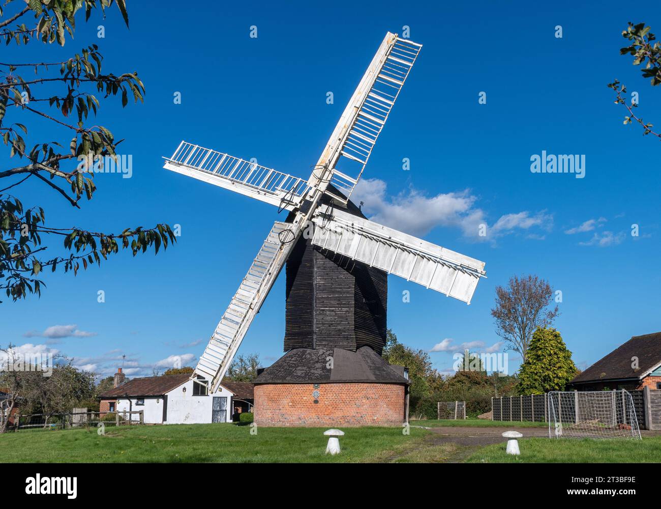 Outwood Windmill, un moulin historique construit en 1665 et un bâtiment classé de grade I, Surrey, Angleterre, Royaume-Uni Banque D'Images