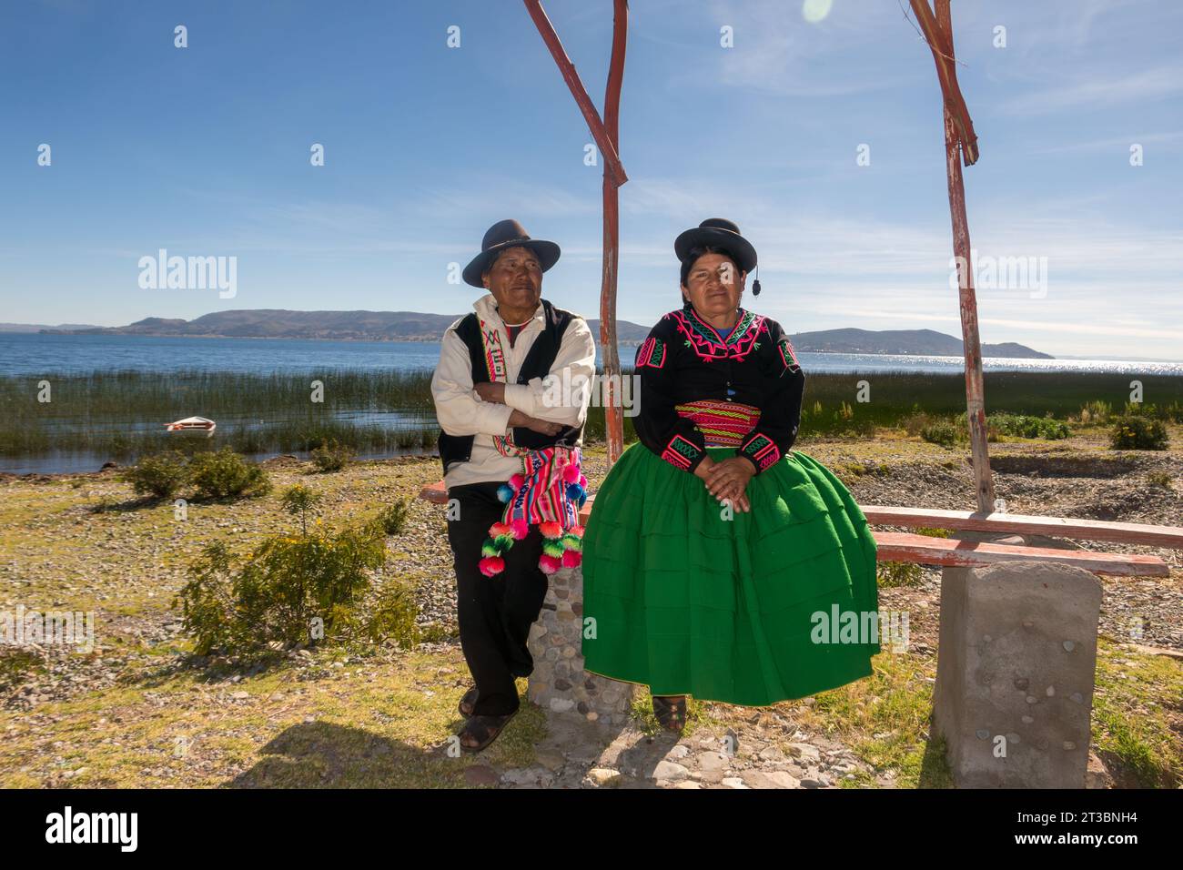 Couple en costumes traditionnels vivant à Lukina au Pérou Banque D'Images