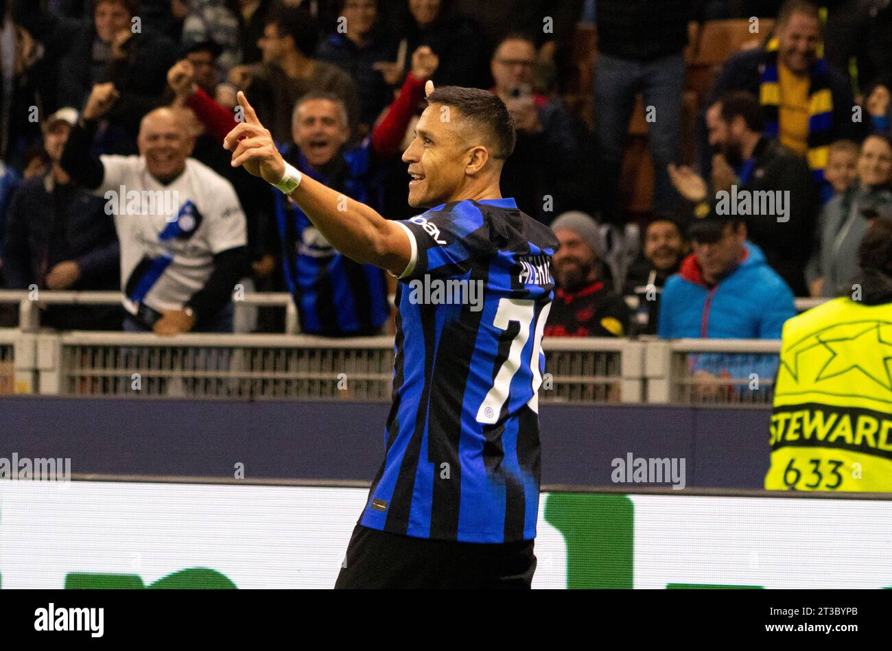 Milan, Italie. 24 octobre 2023. Inter Alexis Sanchez célèbre lors de l'Inter - FC Internazionale vs FC Salzbourg, match de football de l'UEFA Champions League à Milan, Italie, octobre 24 2023 Credit : Independent photo Agency/Alamy Live News Banque D'Images