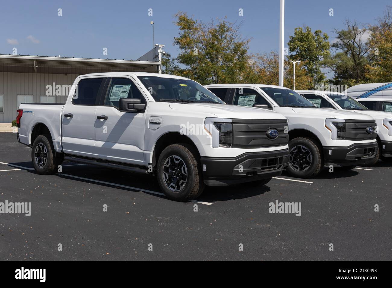 Plainfield - 1 octobre 2023 : Ford F-150 Lightning 4X4 Crew Cab. Ford offre le camion électrique F150 Lightning en modèle Pro, XLT et Platinum Banque D'Images