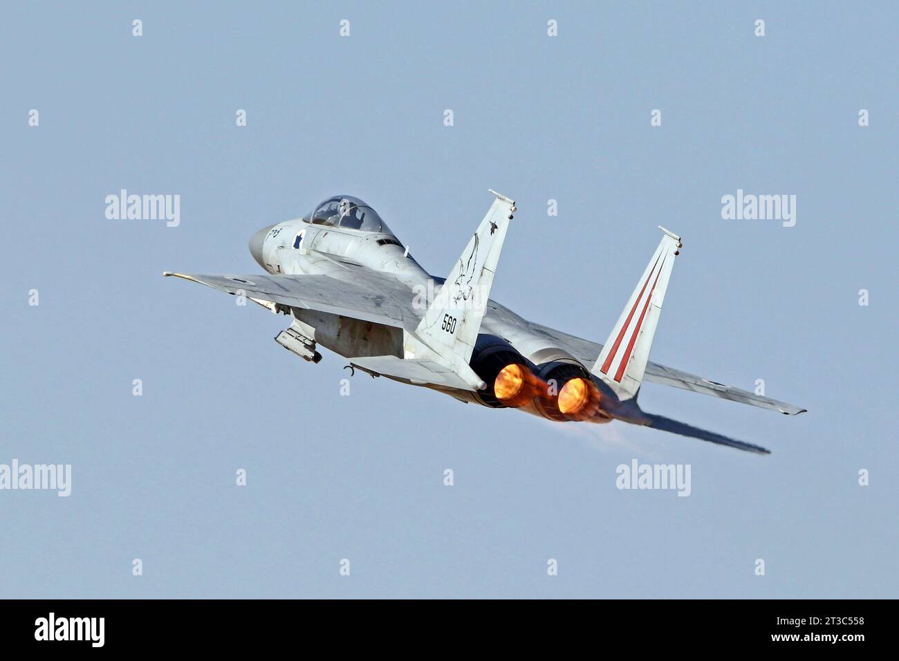 F-15 Baz de l'armée de l'air israélienne décollant avec une postcombustion complète. Banque D'Images