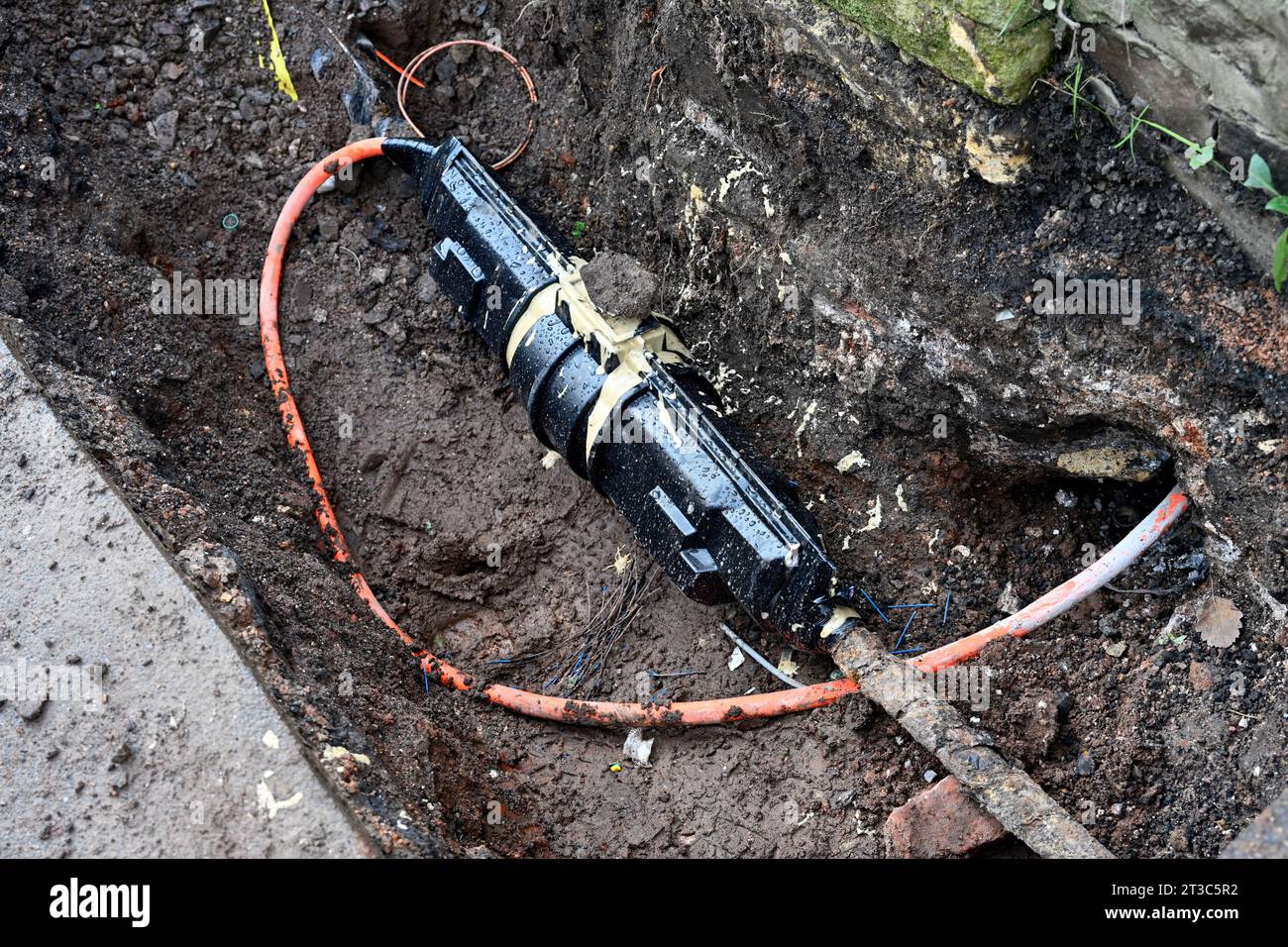 https://www.alamy.com/stock-photo-underground-mains-power-cable-exposed-for-refurbishment-in-hole-dug-175407310.html?imageid=3A58036C-49BE-4B57-84E5-1 Banque D'Images