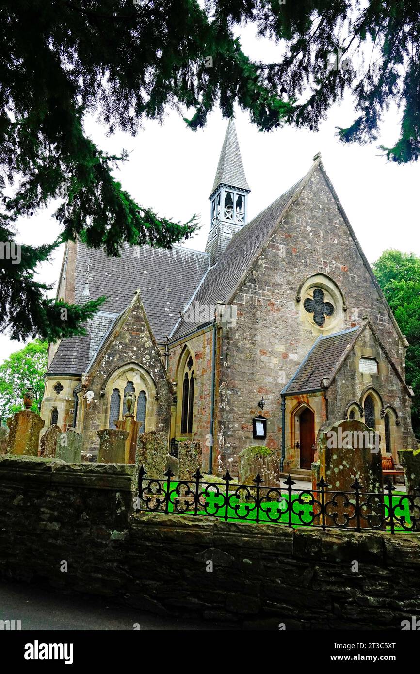 Église paroissiale de Luss et cimetière Village de Luss sur le lac Loch Lomond Écosse Royaume-Uni Îles Britanniques Trossachs National Park Highlands Banque D'Images