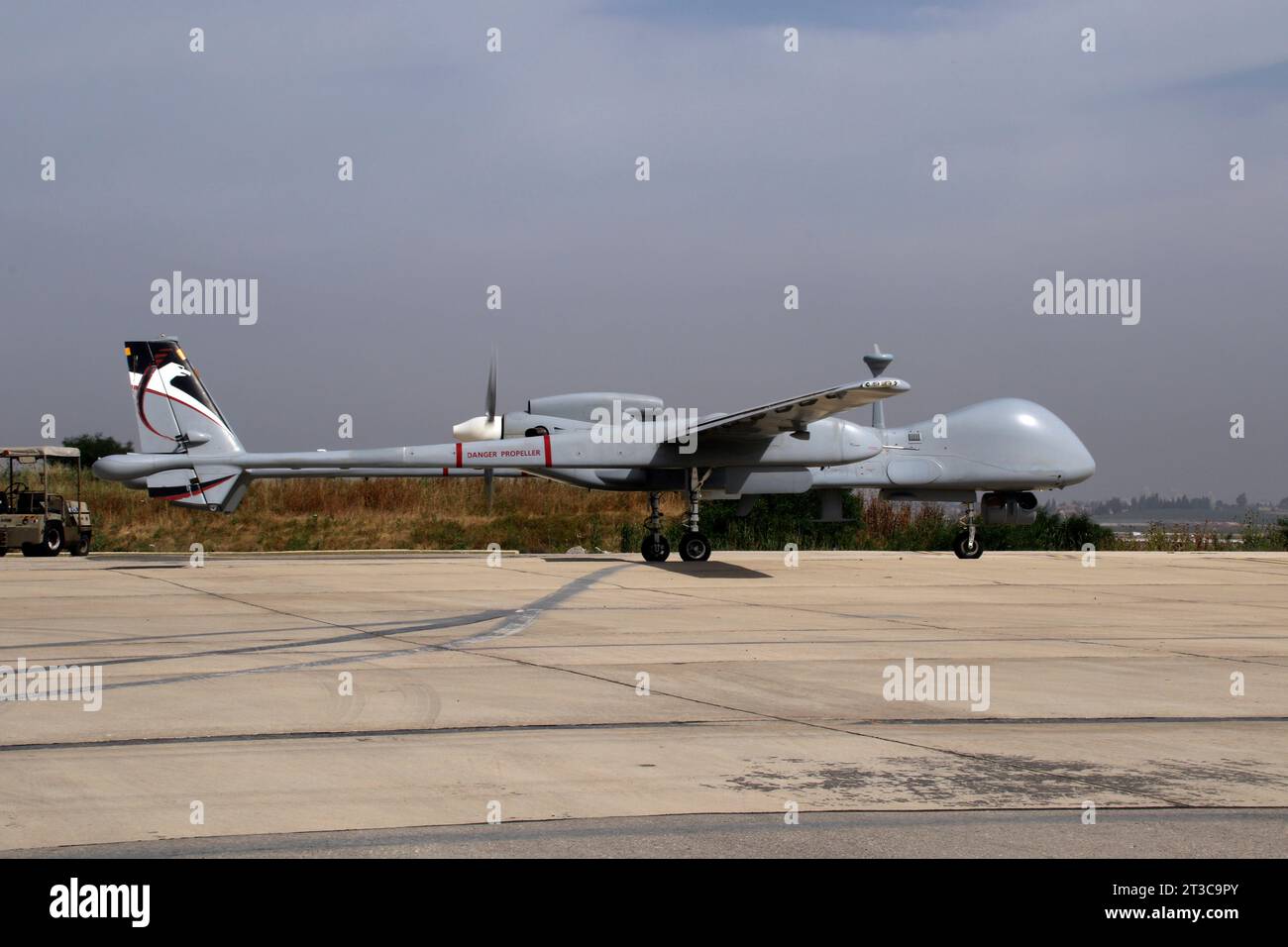 Un UAV des Forces de défense israéliennes Heron TP (Eitan) prêt à décoller. Banque D'Images