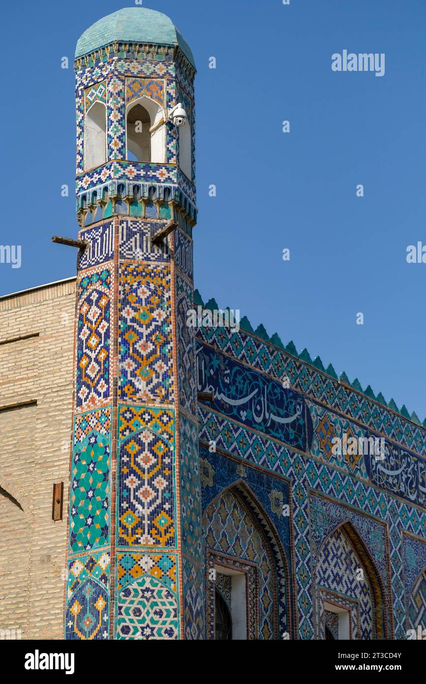 Kokand, Ouzbékistan - 24 octobre 2023 : détail de la façade du palais Khudayar Khan à Kokand dans la vallée de Fergana, Ouzbékistan. Banque D'Images