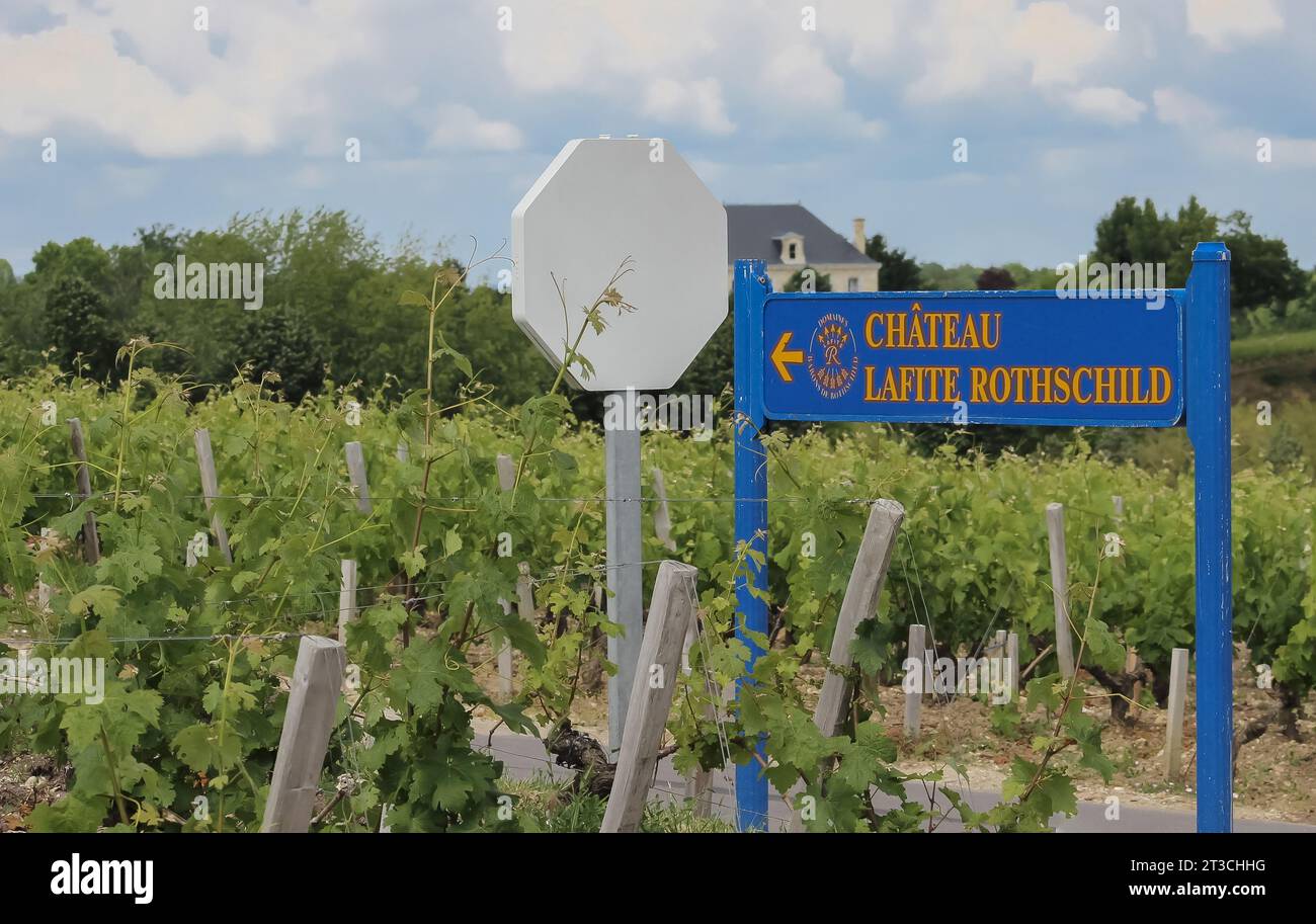 Médoc, Rive gauche Bordeaux, France - 25 mai 2015 - signalisation sur la Rive gauche du Médoc pour le célèbre vignoble bordelais haut classé Banque D'Images