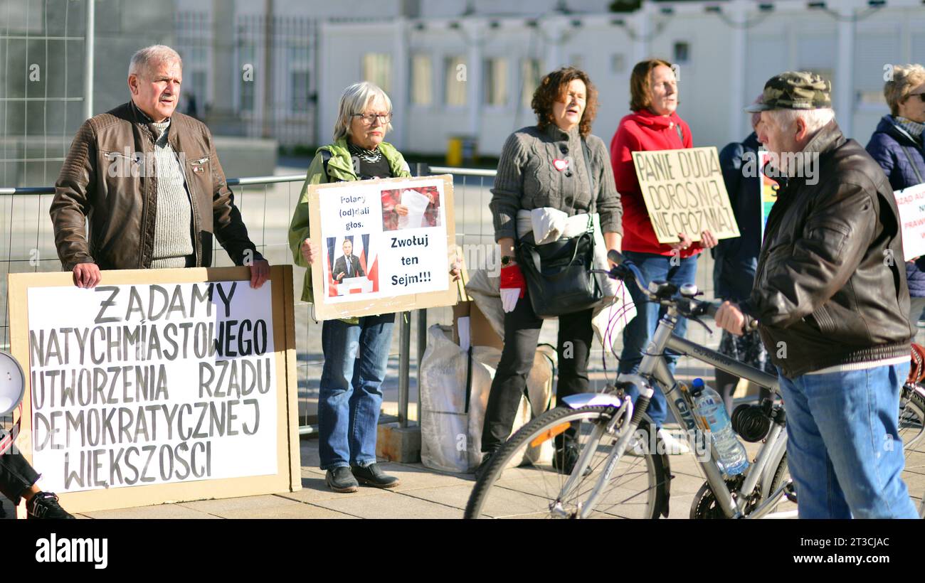 Varsovie, Pologne. 24 octobre 2023. Manifestation de soutien au Premier ministre élu Donald Tusk devant le Palais présidentiel. Banque D'Images