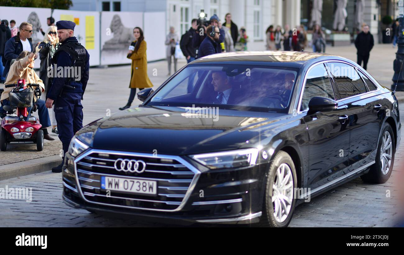 Varsovie, Pologne. 24 octobre 2023. Le convoi du candidat de l’opposition au poste de Premier ministre Donald Tusk arrive au Palais présidentiel Banque D'Images