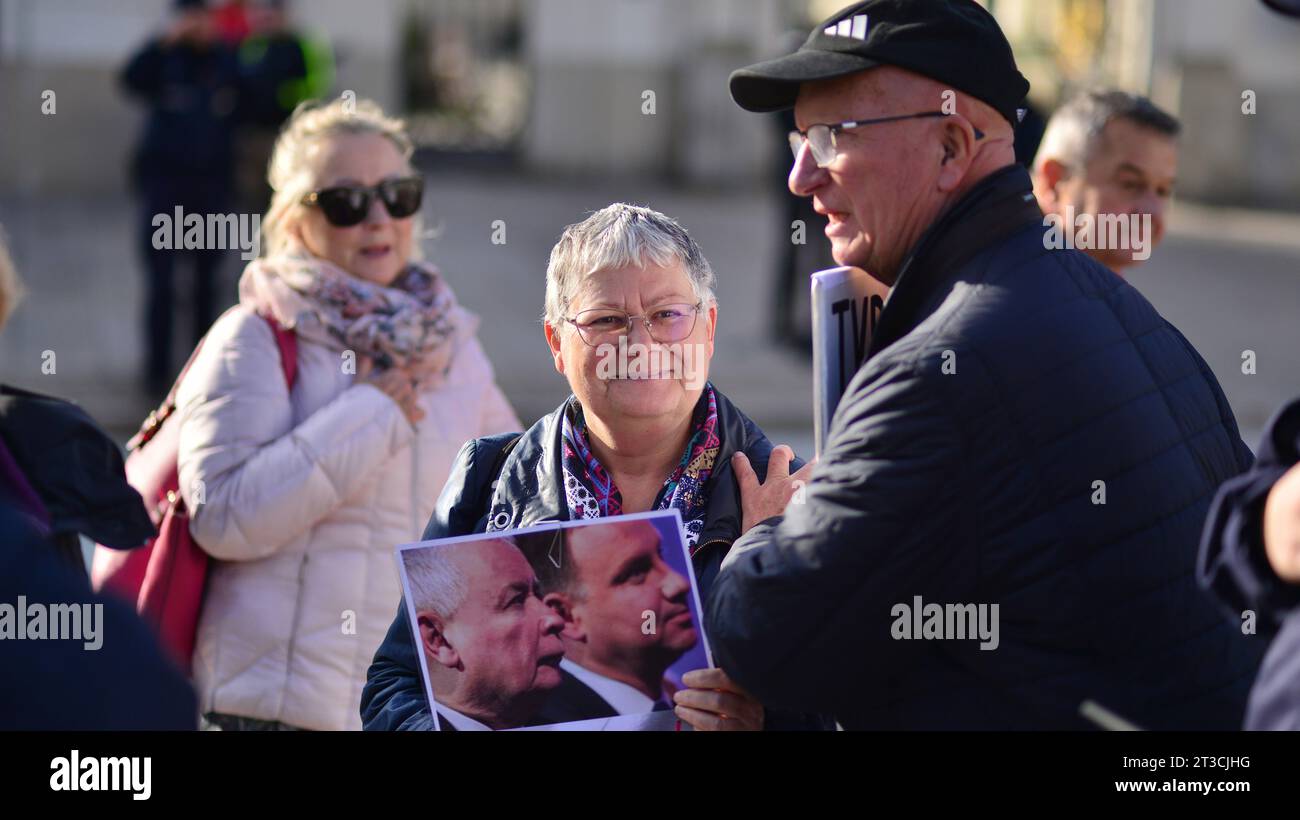 Varsovie, Pologne. 24 octobre 2023. Manifestation de soutien au Premier ministre élu Donald Tusk devant le Palais présidentiel. Banque D'Images