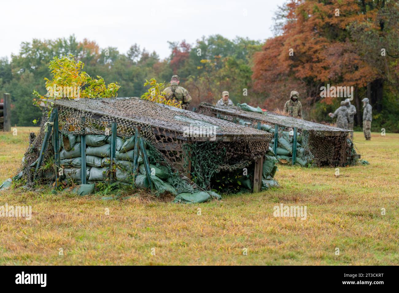 Bunker de sac de sable vert utilisé pour l'entraînement militaire. Banque D'Images