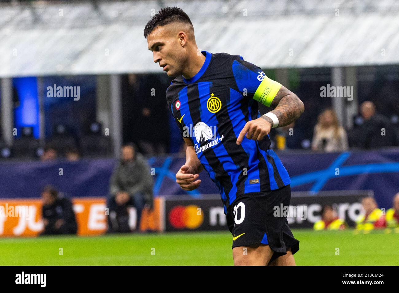 Lautaro Martinez en action lors du match de football de l'UEFA Champions League entre le FC Internazionale et le FC Salzbourg au stade Giuseppe Meazza de Milan, Italie, le 24 2023 octobre Credit : Mairo Cinquetti/Alamy Live News Banque D'Images Lautaro Martinez en action lors du match de football de l'UEFA Champions League entre le FC Internazionale et le FC Salzbourg au stade Giuseppe Meazza de Milan, Italie, le 24 2023 octobre Credit : Mairo Cinquetti/Alamy Live News Banque D'Images