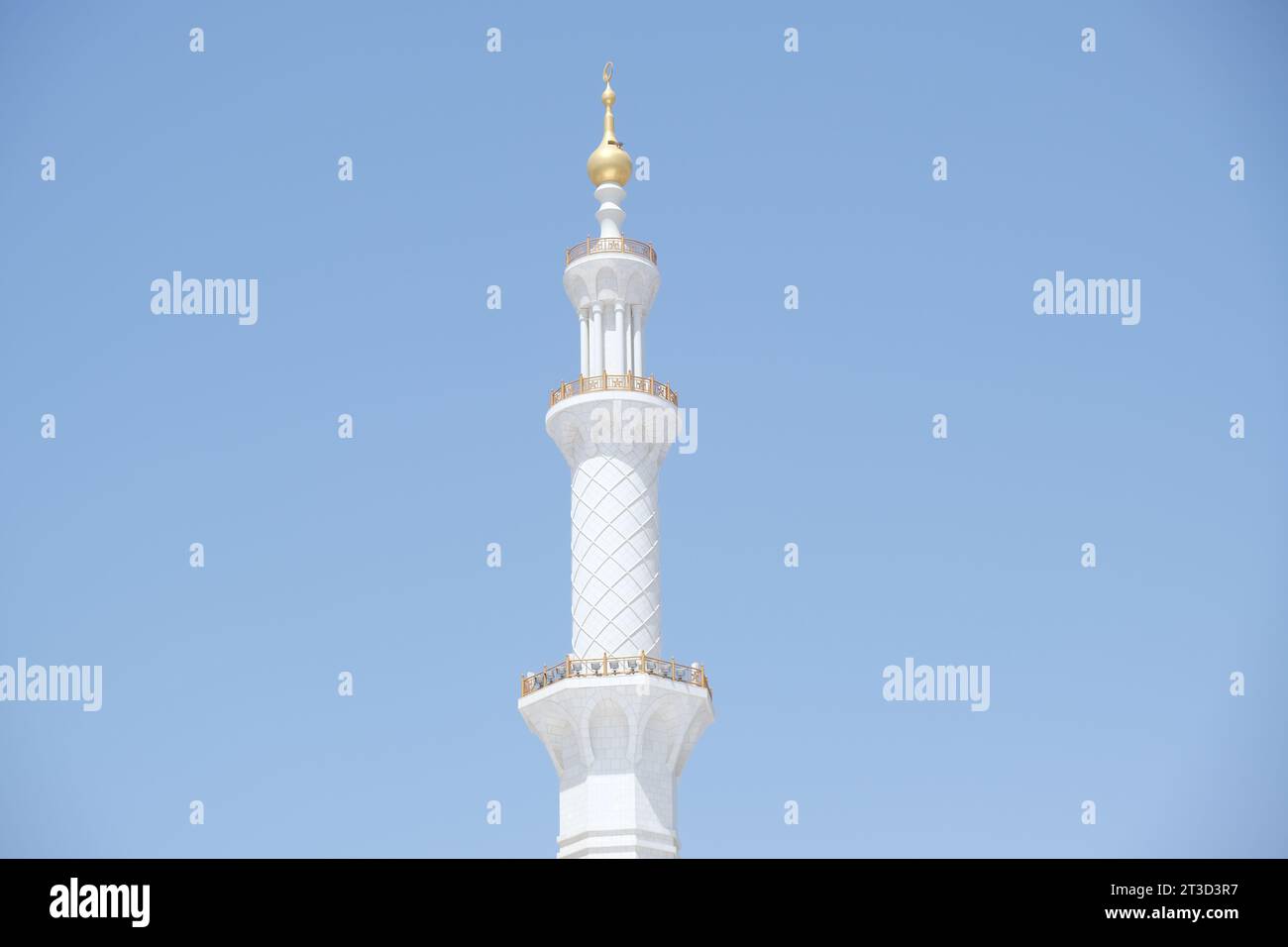 Magnifique Grande Mosquée Sheikh Zayed à Abu Dhabi, chef-d'œuvre de l'architecture et de la spiritualité islamiques Banque D'Images
