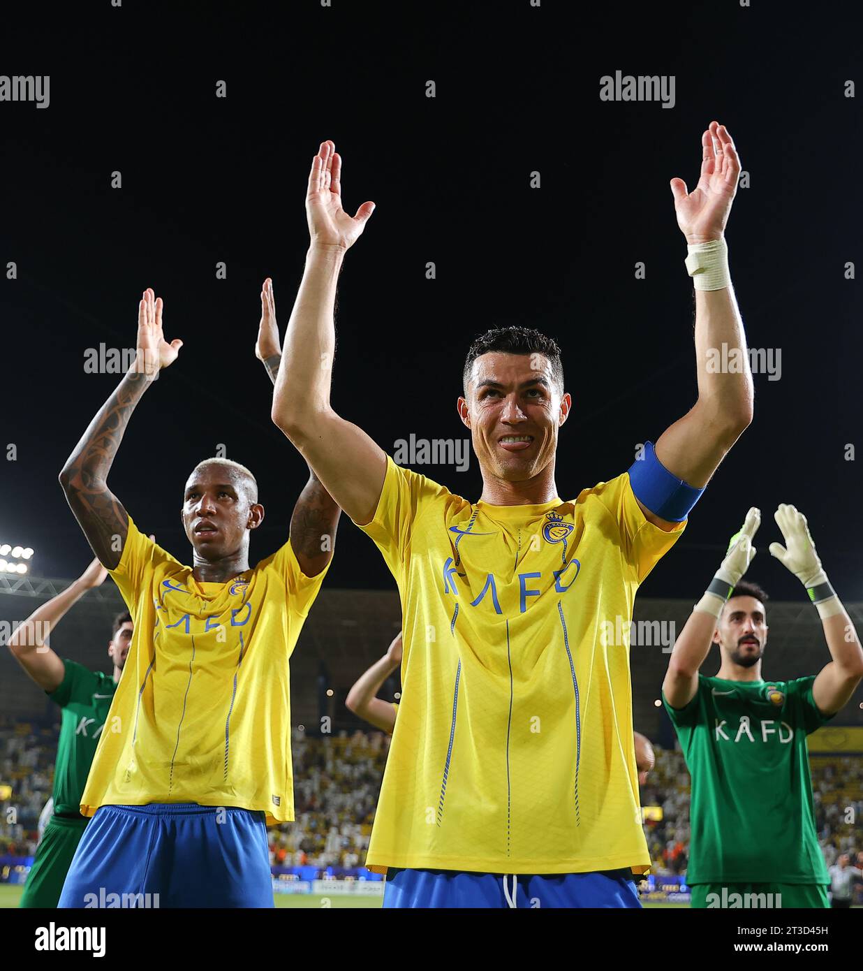 Cristiano Ronaldo d'Al-Nassr FC célèbre sa victoire teamÕs à la fin du match de Groupe E de la Ligue des Champions 2023-24 de l'AFC entre Al-Nassr FC (KSA) et Al Duhail SC (QAT) au Parc Al Awwal le 24 octobre 2023 à Riyad, Arabie Saoudite. Photo de Stringer / Power Sport Images Banque D'Images