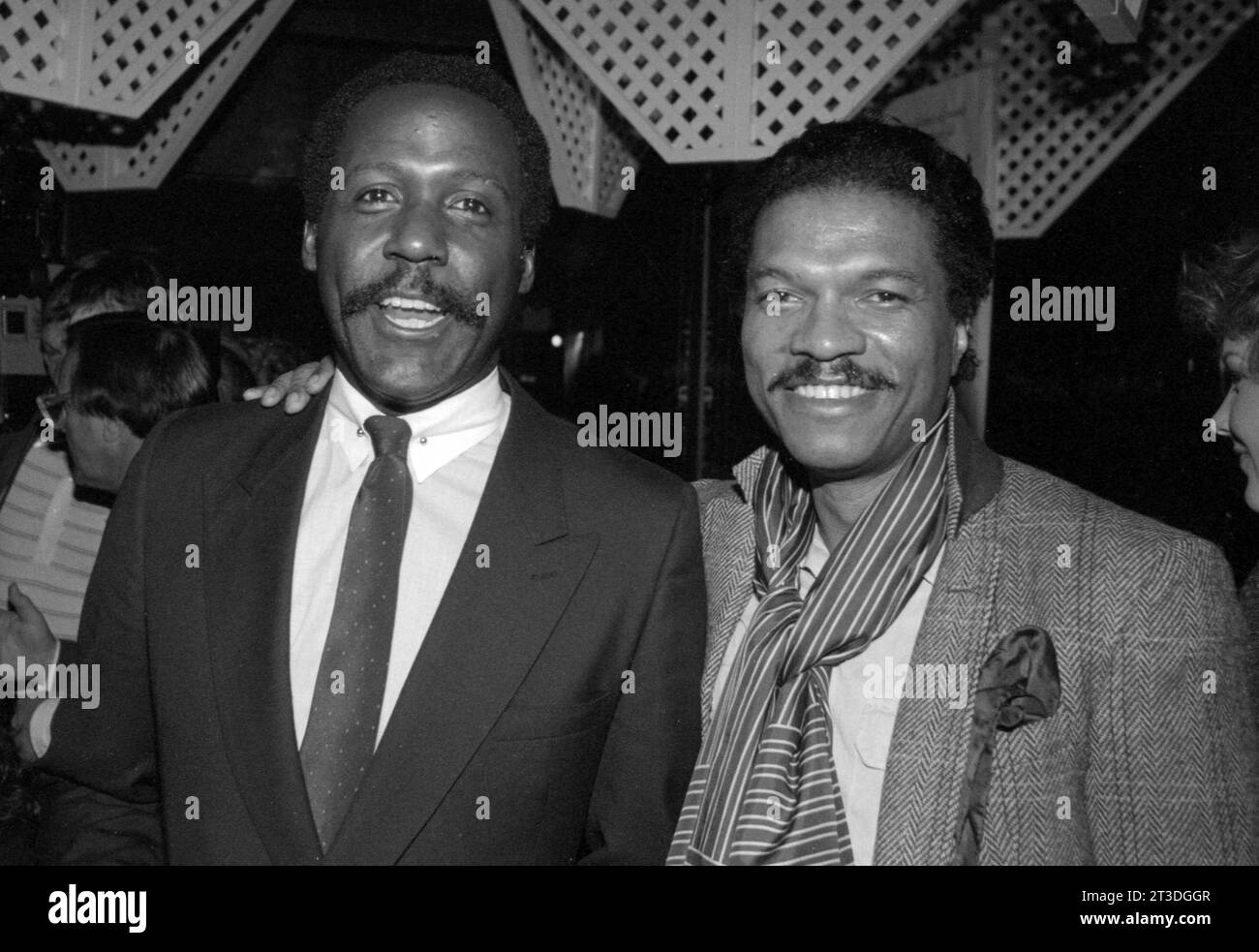 **PHOTO DE FICHIER** Richard Roundtree est décédé. Richard Roundtree et Billy Dee Williams Circa 1980 s Copyright : xRalphxDominguez/MediaPunchx crédit : Imago/Alamy Live News Banque D'Images