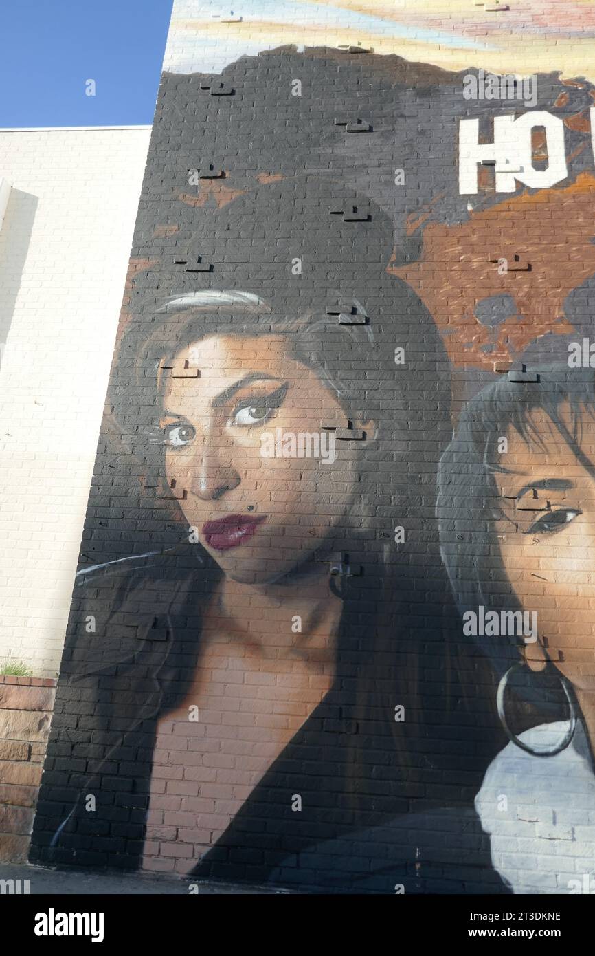 Los Angeles, Californie, États-Unis 17 octobre 2023 Street Art mural d'Amy Winehouse, Selena, Aaliyah, Lisa ÒLeft EyeÓ Lopes de TLC et Whitney Houston Street Art mural sur Sunset Blvd le 17 octobre 2023 à Los Angeles, Californie, États-Unis. Photo de Barry King/Alamy stock photo Banque D'Images