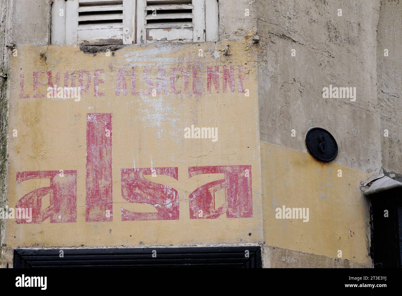 Bordeaux , France - 10 19 2023 : alsa levure alsacienne logo texte et signe de marque vieille peinture publicitaire sur mur ville rue vintage Banque D'Images