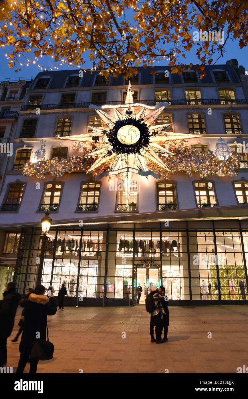 Paris (France) : Boutique Dior au 127 Avenue des champs-Elysées à Paris 8e arrondissement Banque D'Images