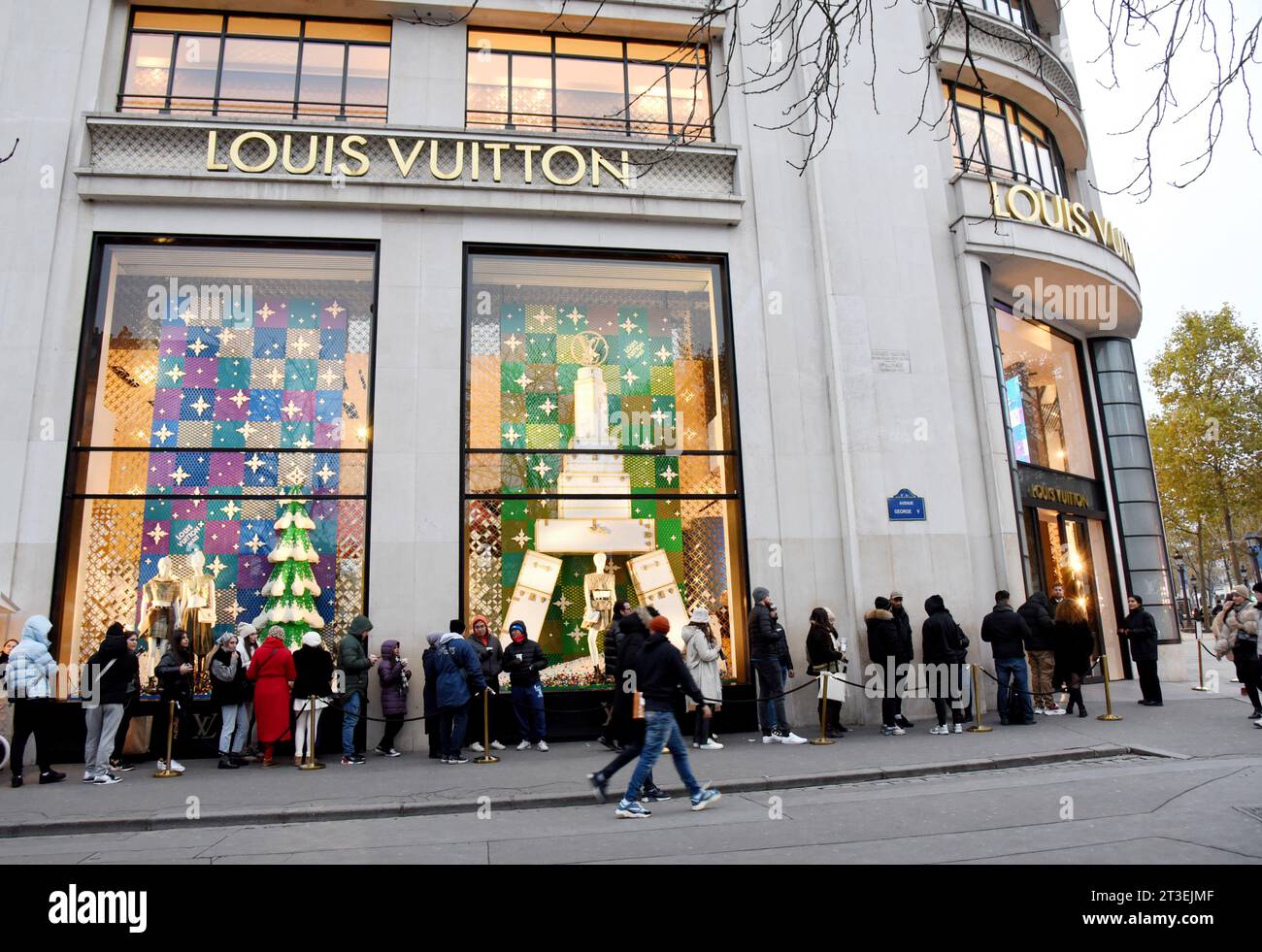 Paris (France) : boutique Louis Vuitton au 127 Avenue des champs-Elysées à Paris 8e arrondissement Banque D'Images