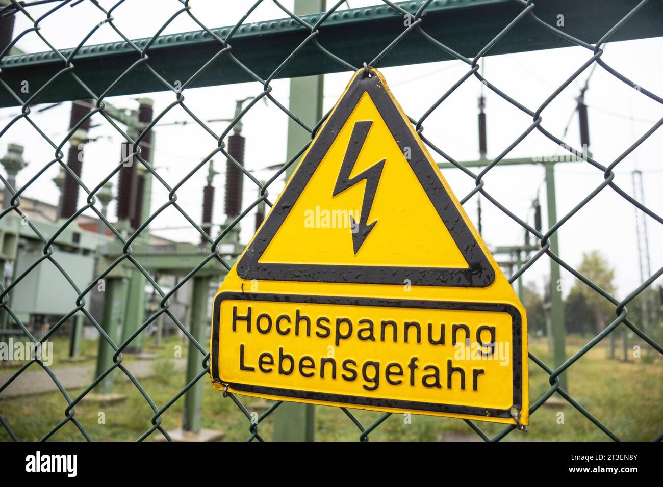 Symbolbild : Hochspannung Lebensgefahr. *** Image symbole haute tension danger pour la vie crédit : Imago/Alamy Live News Banque D'Images