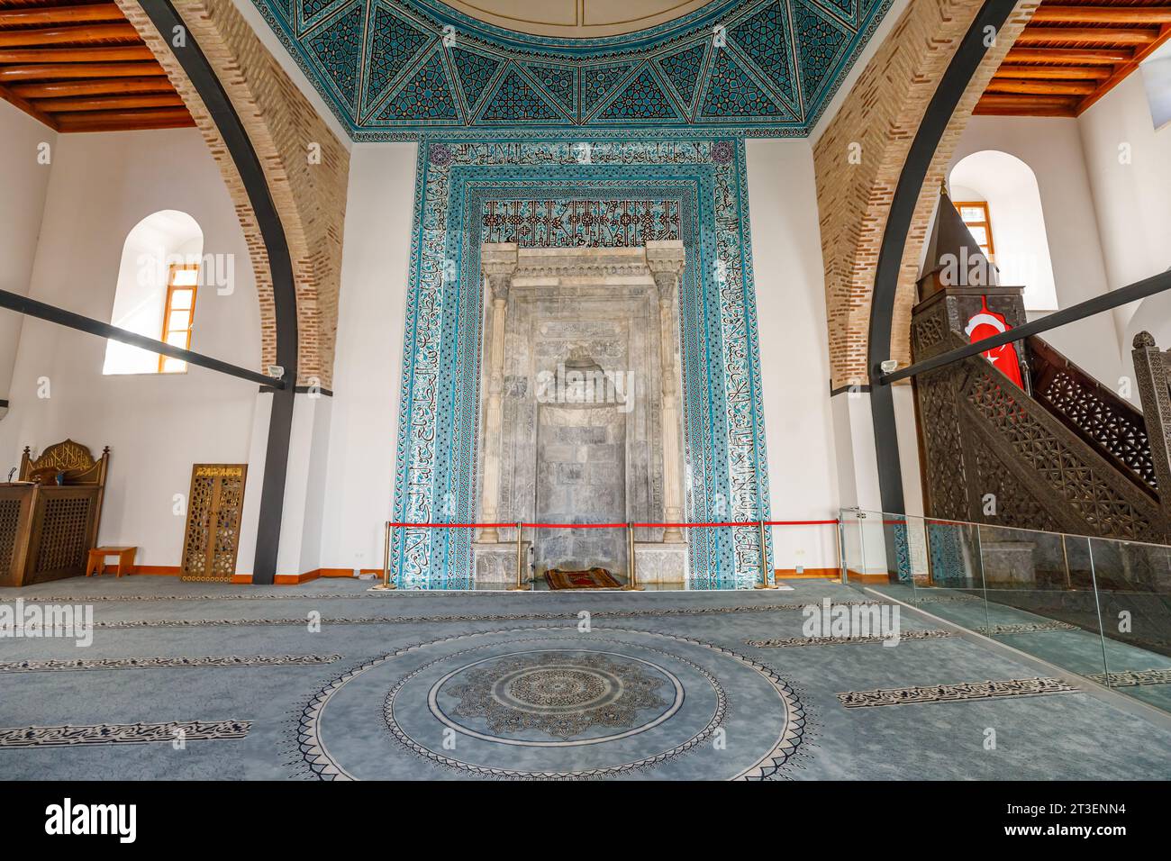 Konya, Turquie - août 5,2023 : mihrab de la mosquée Alaeddin Keykubad, présente des exemples étonnants de l'artisanat seldjouk, avec subtilité Banque D'Images
