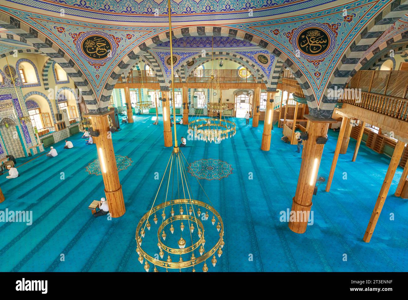 Konya, Turquie - août 5,2023 : l'intérieur de la mosquée Kapu Camii, située à Konya, en Turquie, est bien connu pour sa conception architecturale Seldjouk unique et Banque D'Images