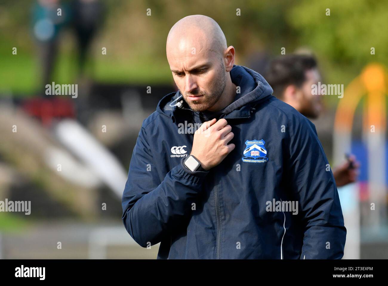 Trebanos, pays de Galles. 21 octobre 2023. Nick Damjanovic entraîneur de Trebanos lors du match WRU Admiral Championship West entre Trebanos et Maesteg Quins au Park à Trebanos, pays de Galles, Royaume-Uni le 21 octobre 2023. Crédit : Duncan Thomas/Majestic Media. Banque D'Images