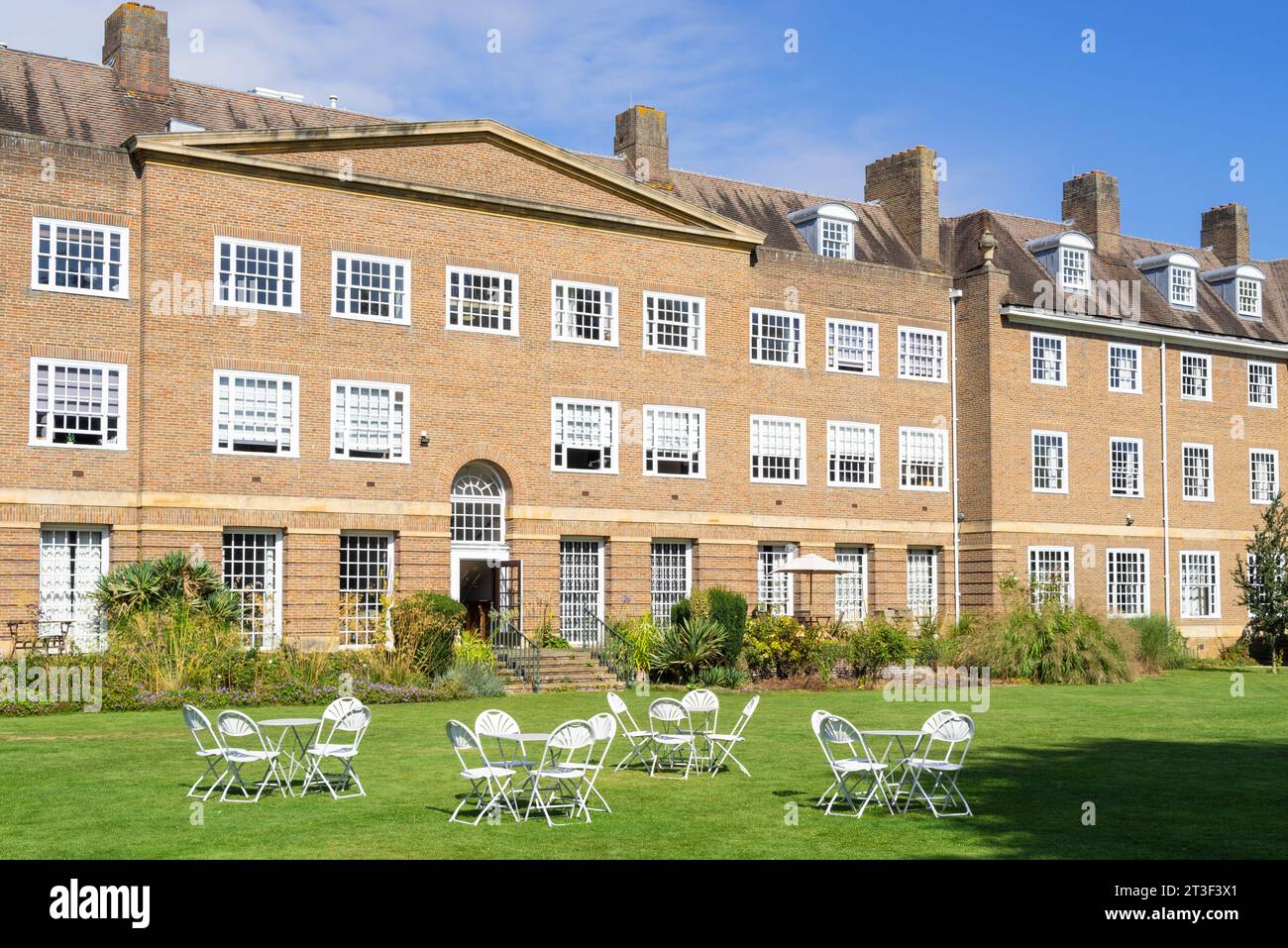 Université d'Oxford Lady Margaret Hall Deneke et jardins bâtiment Deneke conçu par Giles Gilbert Scott LMH Oxford Oxfordshire Angleterre GB Europe Banque D'Images