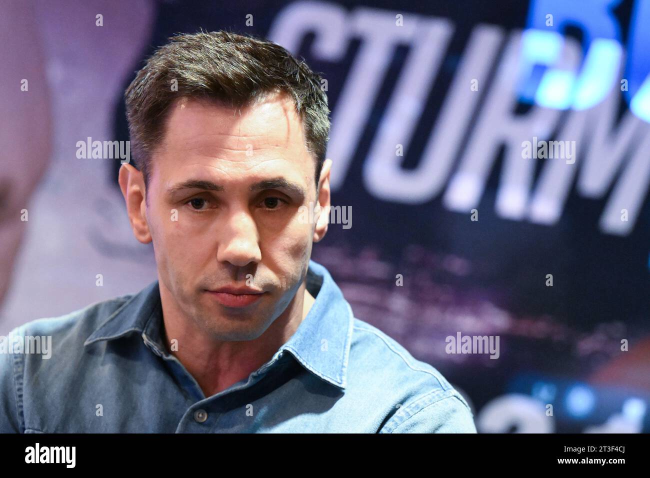 Ludwigsburg, Allemagne. 25 octobre 2023. Felix Sturm, boxeur dans la division poids lourds légers, participe à une conférence de presse pour un match de boxe entre lui et S. Altay au MHP Arena de Ludwigsburg. Le combat aura lieu à la MHP Arena le 2 décembre 2023. Crédit : Bernd Weißbrod/dpa/Alamy Live News Banque D'Images