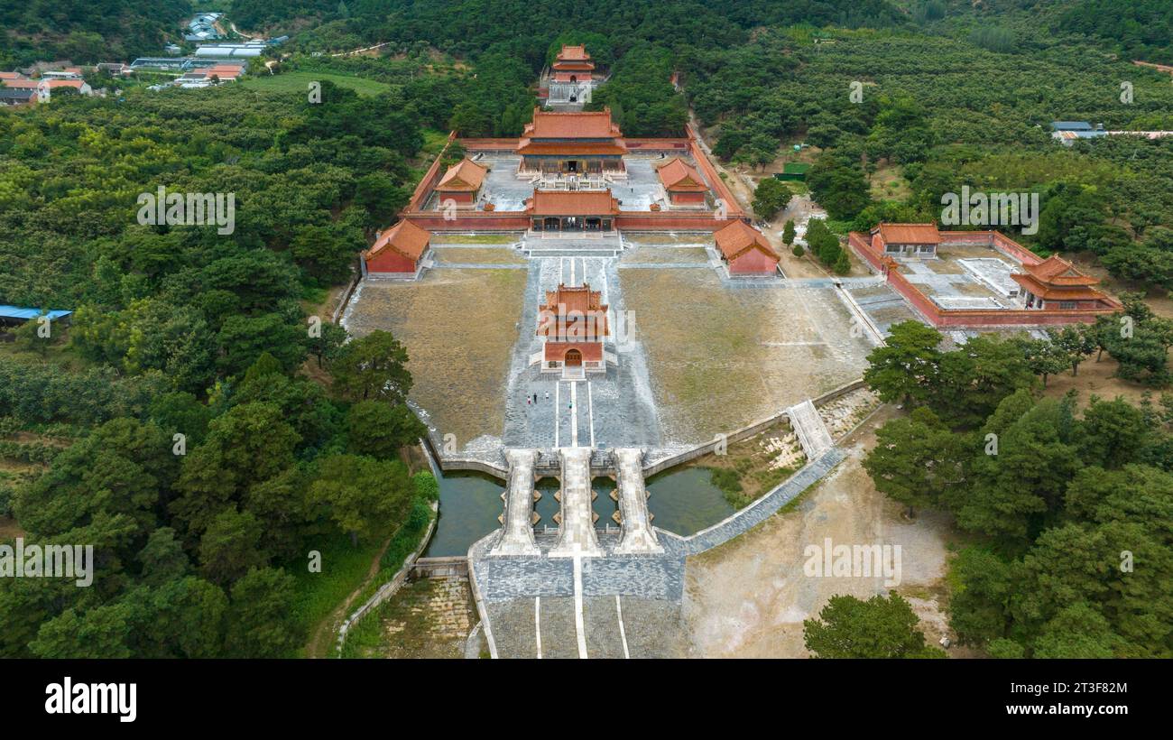Ville de Zunhua, Chine - 27 août 2023 : photo aérienne du paysage architectural du mausolée Xiaoling de la dynastie Qing orientale. Banque D'Images