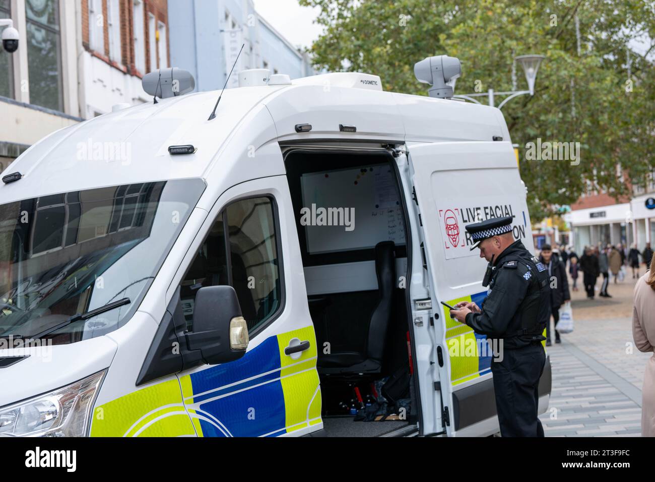 Chelmsford Essex, Royaume-Uni. 25 octobre 2023. La police d'Essex déploie la reconnaissance faciale en direct (LFR) à Chelmsford Essex UK Credit : Ian Davidson/Alamy Live News Banque D'Images